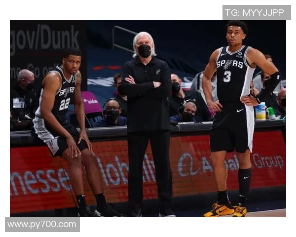 特雷杨率队重燃季后赛希望展现年轻核心的领袖风范